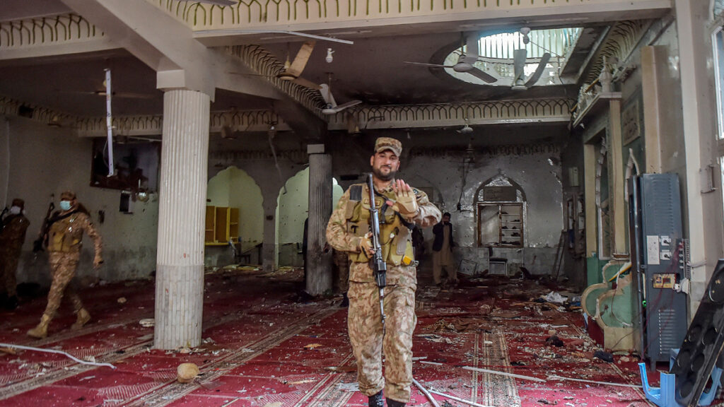 28 Killed, 150 Hurt In Blast At Mosque In Pakistan'S Peshawar
